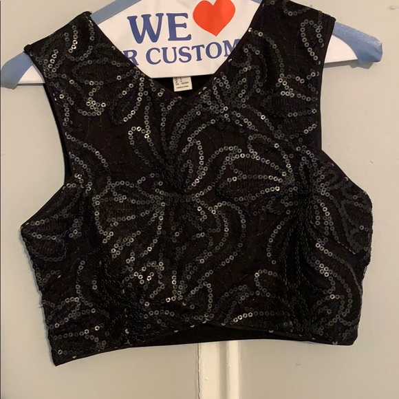 Forever 21 Tops - Black cropped top - NWOT